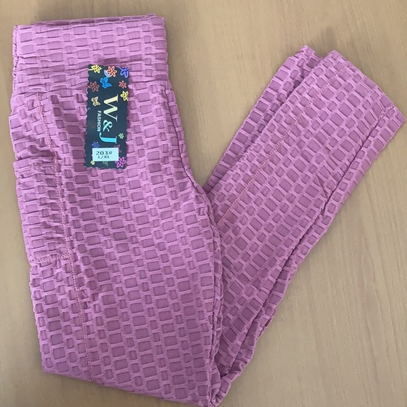 High Waisted booty defining Workout Leggings in Mauve - Picture 3 of 9